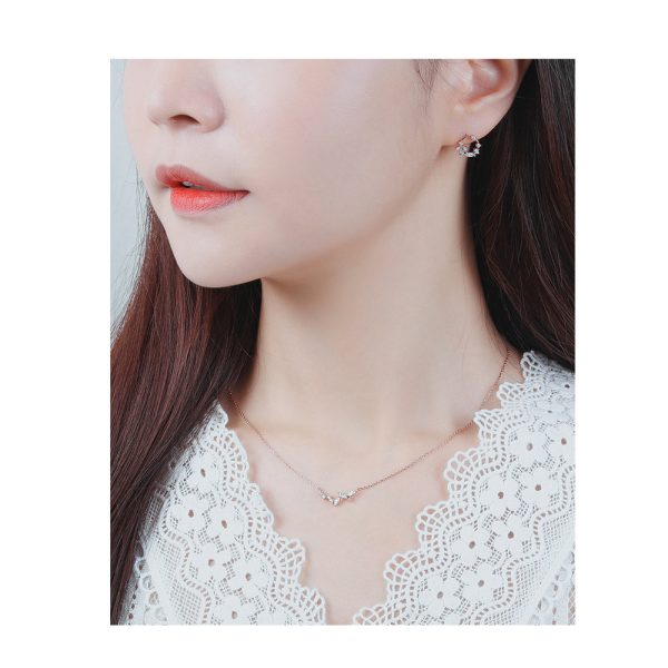 CLUE - Bellflower Hydrangea Leaf Silver Necklace For Sale - Image 3