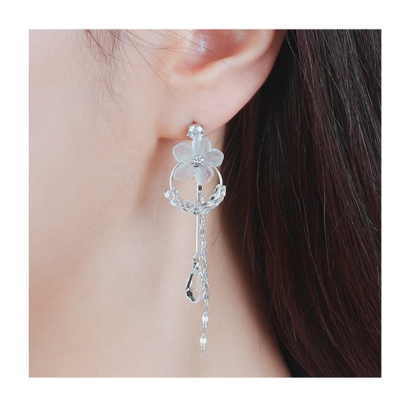 CLUE - Pure White Flower Drop Earrings on Sale - Image 2
